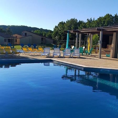 Village Bord De Ciel Caylus Экстерьер фото