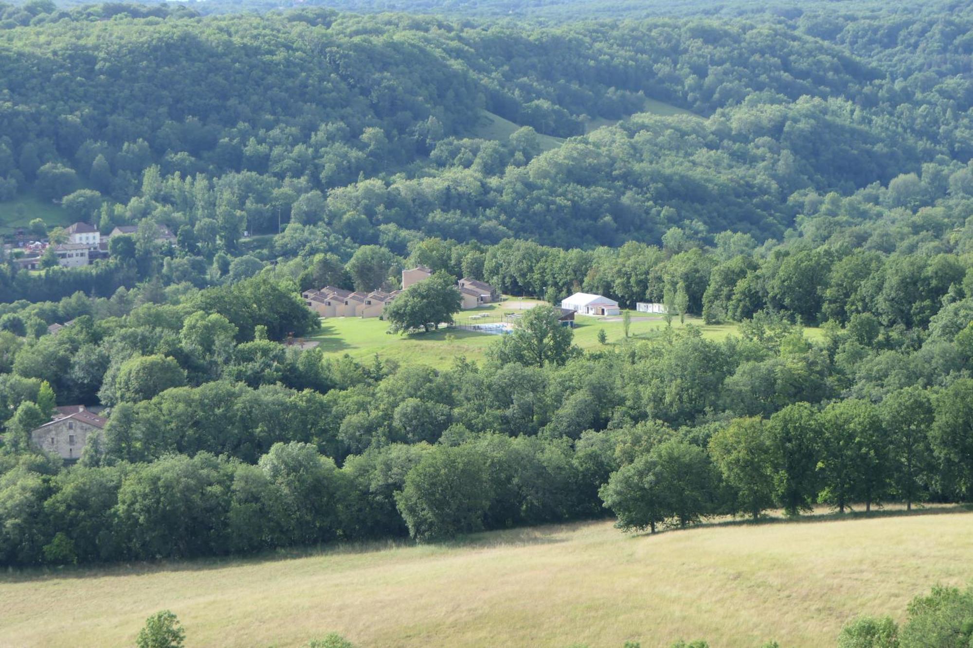 Village Bord De Ciel Caylus Экстерьер фото